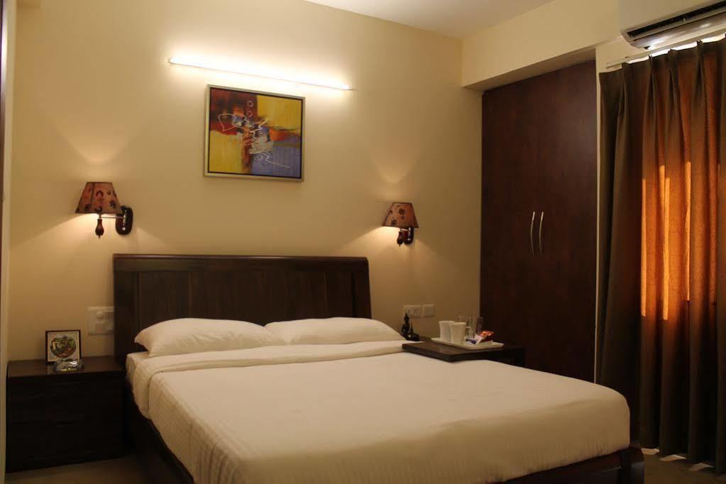 Veera Strand Park Serviced Apartments Калангуте Екстериор снимка